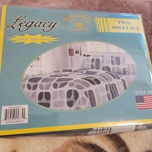 NWT TWIN SHEET SET